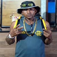 Desce No Macetin (Feat. Mc Rogin Do Bf)